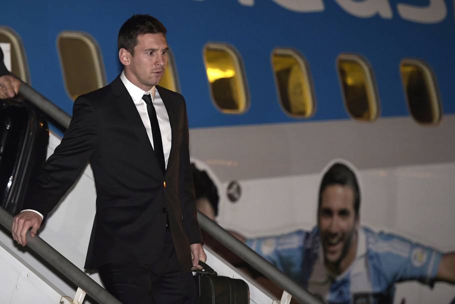Ed ecco Lionel Messi, elegantissimo in giacca e cravatta. Afp